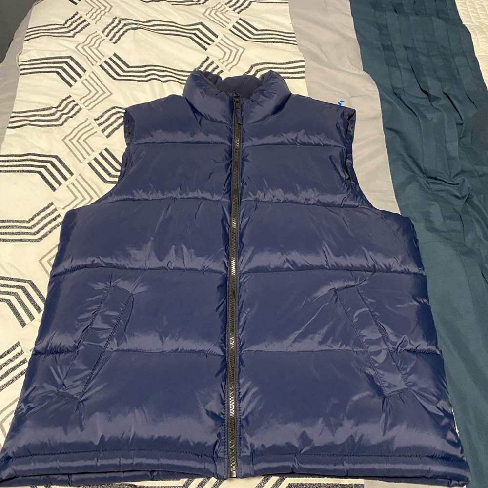 Old Navy Men's Navy Puffer Vest
